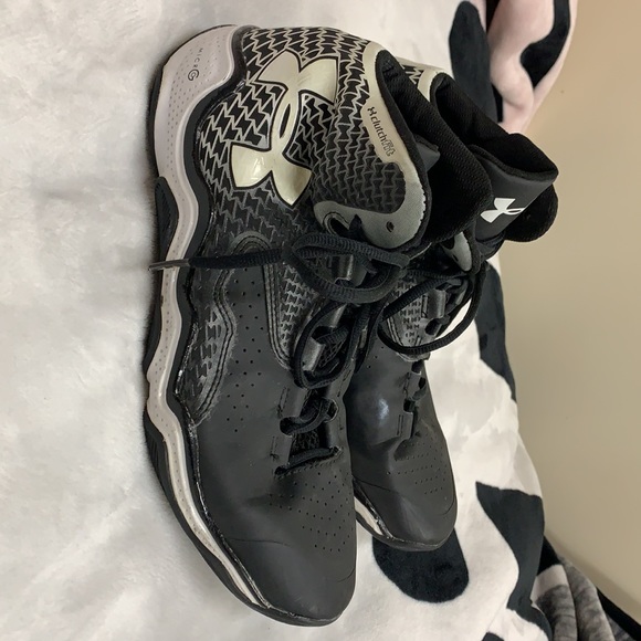 Under Armour Clutch Fit Micro G Basketball Shoes - Picture 2 of 4